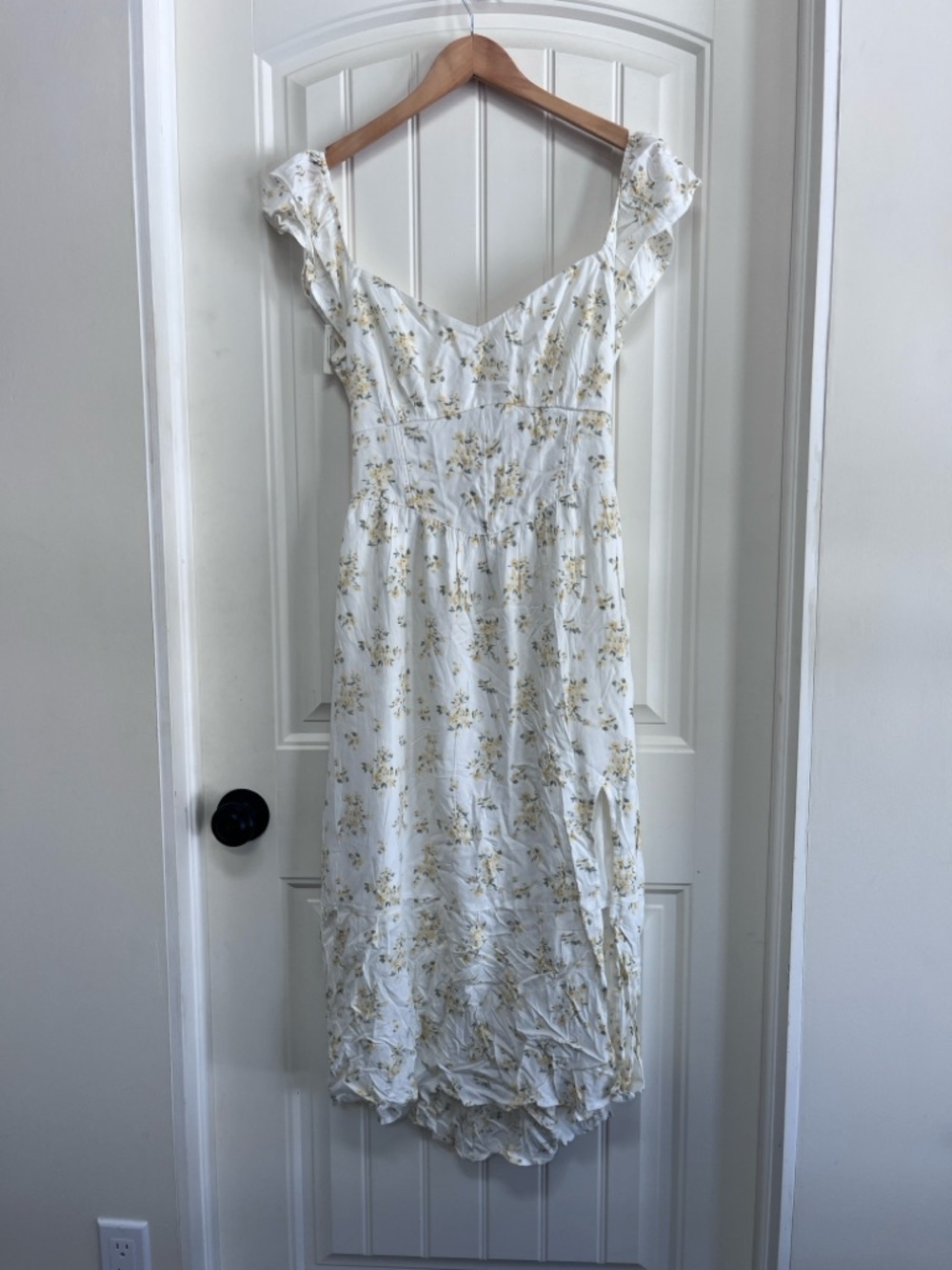 NWT Hollister White Floral Ruffle-Sleeve Midi Dress Size Large
